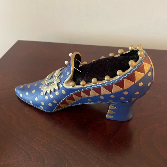 VTG pincushion is in ceramic Victorian shoe - Picture 3 of 8